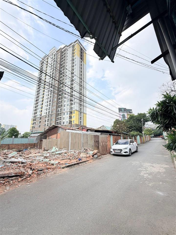 Bán gấp miếng đất thổ cư 100%, sổ hồng riêng tự do xây dựng, giá 1 tỷ 700 thương lượng