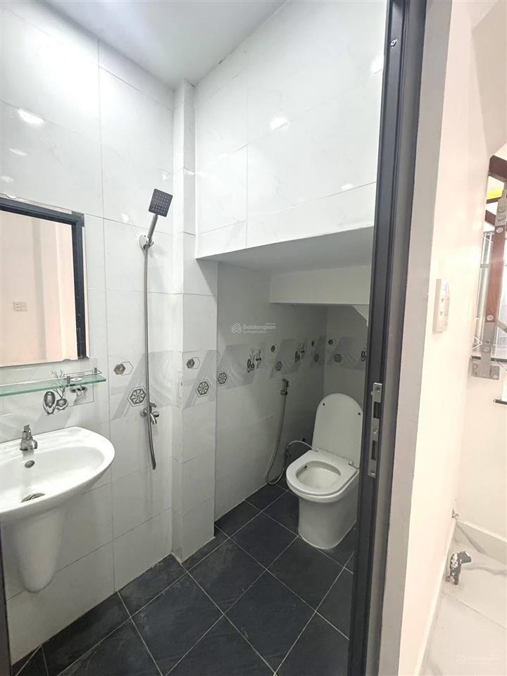 Bán nhà sổ hồng riêng cho thuê tháng 7 triệu, giá 1 tỷ 450 hoàn công đầy đủ, không quy hoạch