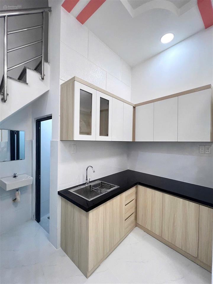 Nhà ngay chợ phú lợi quận 8 giá 1 tỷ 800 sổ hồng riêng, cho thuê tháng 10 triệu, công chứng nhanh