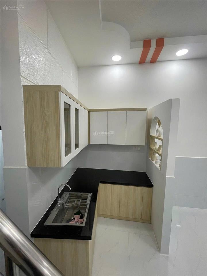 Nhà ngay chợ phú lợi quận 8 giá 1 tỷ 800 sổ hồng riêng, cho thuê tháng 10 triệu, công chứng nhanh