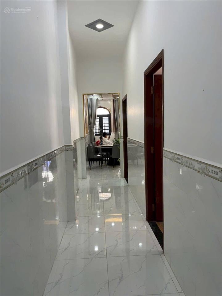 Hỗ trợ vay miễn lãi 12 tháng, nhà bán giá 2 tỷ 050. sổ hồng riêng hoàn công đầy đủ, cho thuê 6tr/th