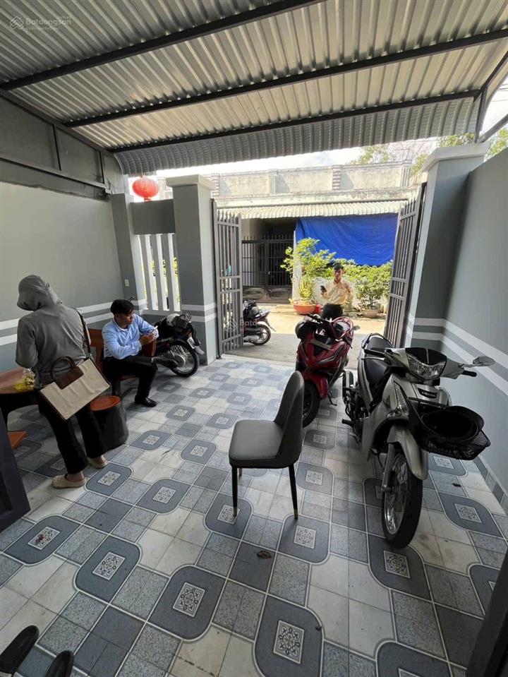 Hỗ trợ vay miễn lãi 12 tháng, nhà bán giá 2 tỷ 050. sổ hồng riêng hoàn công đầy đủ, cho thuê 6tr/th