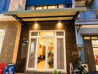 Nhà đang cho thuê 11 triệu tháng, bán giá 1 tỷ 050 không phát sinh, nhà shr sát chợ bình chánh