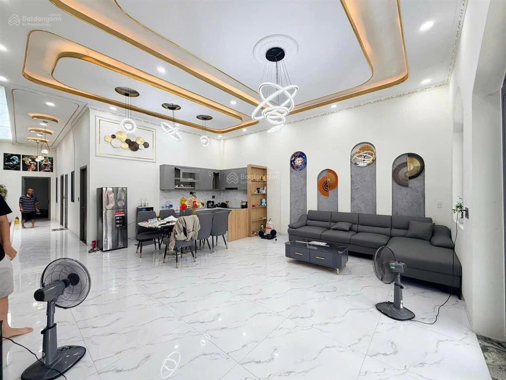 Chú thơ cà mau cần bán gấp nhà 2 tỷ 350, hỗ trợ trả góp tháng 8 triệu, nhà shr không quy hoạch
