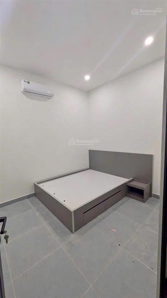 Bán gấp nhà mt kinh doanh giá 980 triệu, cho thuê tháng 7tr5, trả trước 200 triệu công chứng, shr
