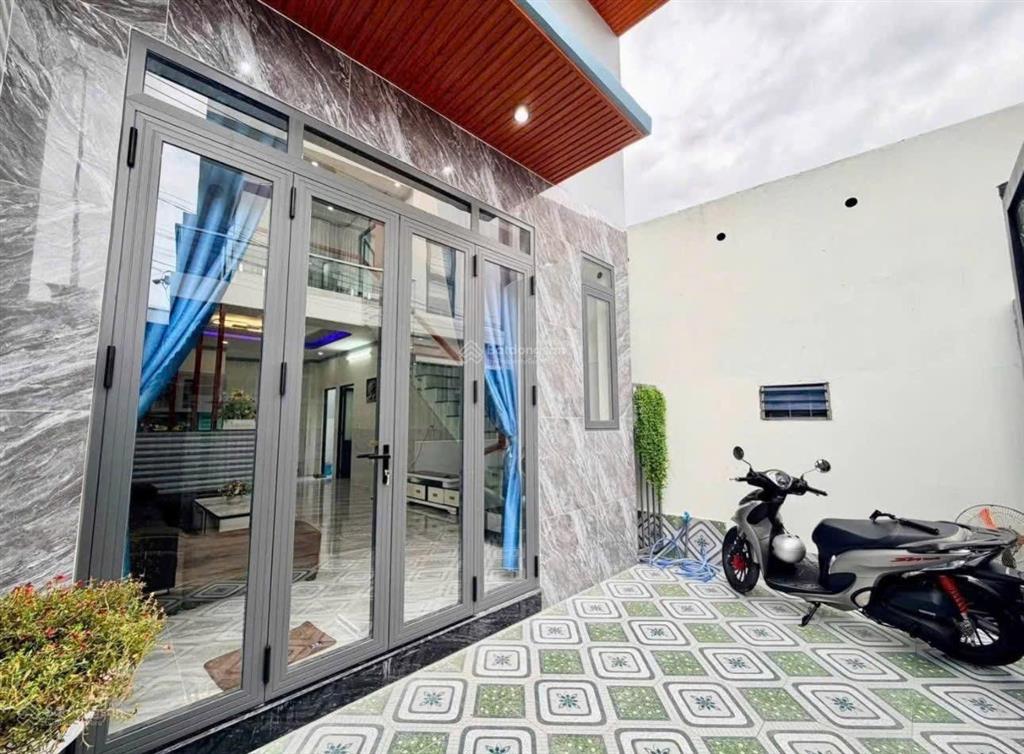 Trả trước 500 triệu sang tên ngay, nhà shr giá 1 tỷ 880 hiện đang cho thuê tháng 12 triệu, giá tl