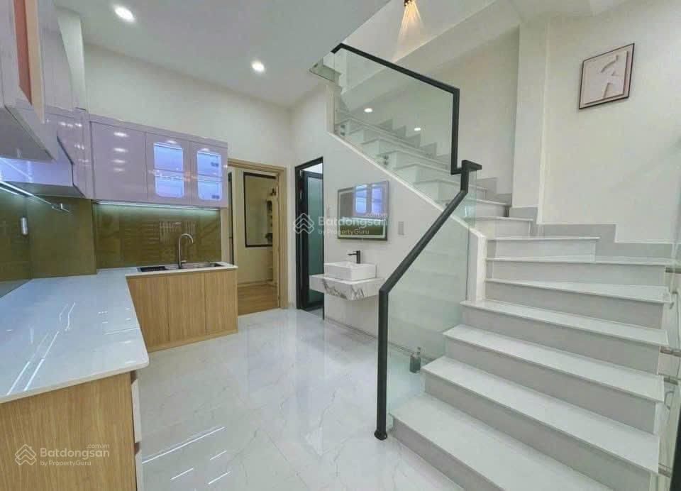 Chính chủ bán nhà sát bến xe q8 giá 2 tỷ 250, giá cho thuê tháng 9 triệu, hỗ trợ vay bank lãi 0%