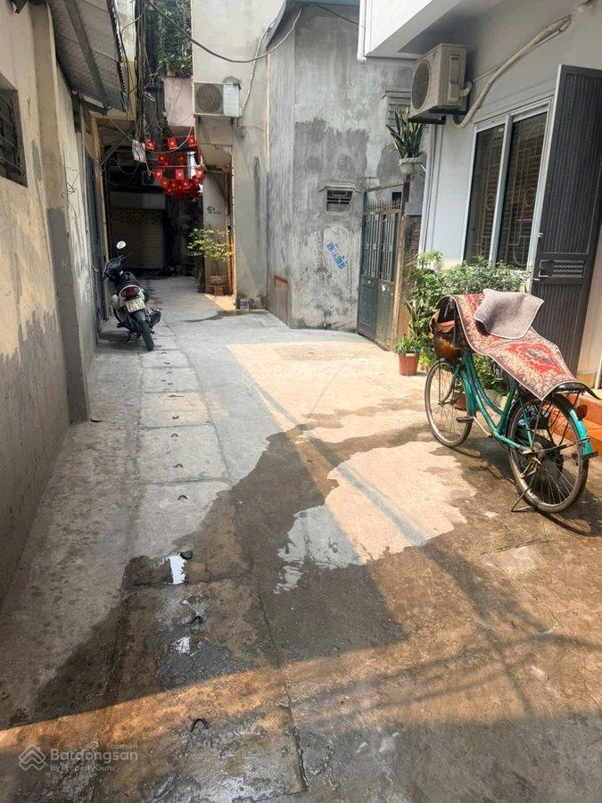 Nguyễn trãi  cự lộc  quan nhân bán đất tặng nhà 2 tầng cũ | ngõ thông | gần sân chơi