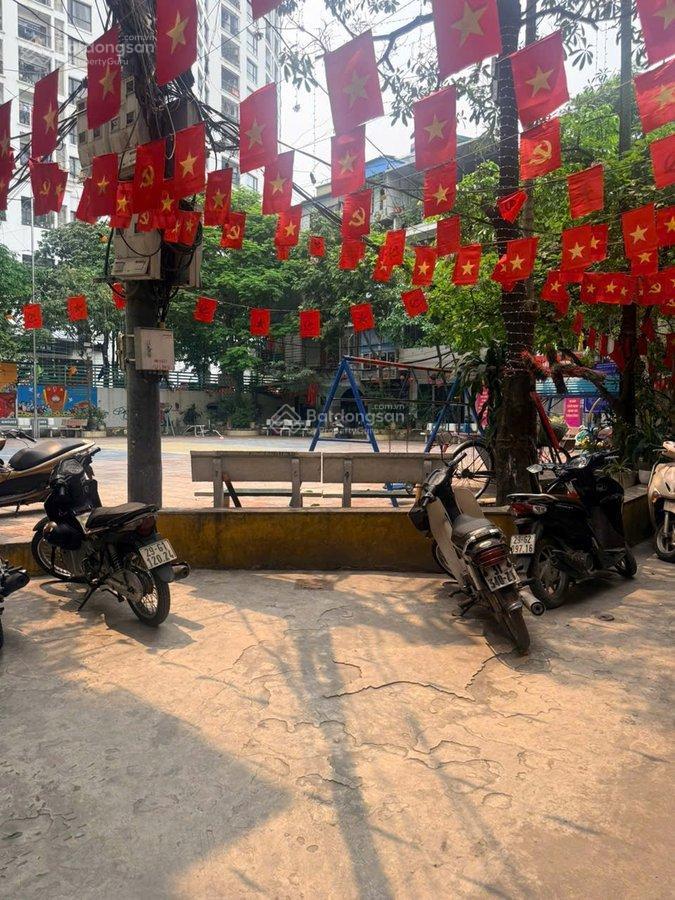 Nguyễn trãi  cự lộc  quan nhân bán đất tặng nhà 2 tầng cũ | ngõ thông | gần sân chơi