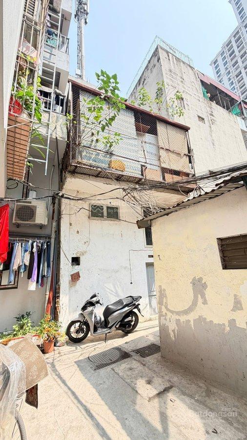 Nguyễn trãi  cự lộc  quan nhân bán đất tặng nhà 2 tầng cũ | ngõ thông | gần sân chơi