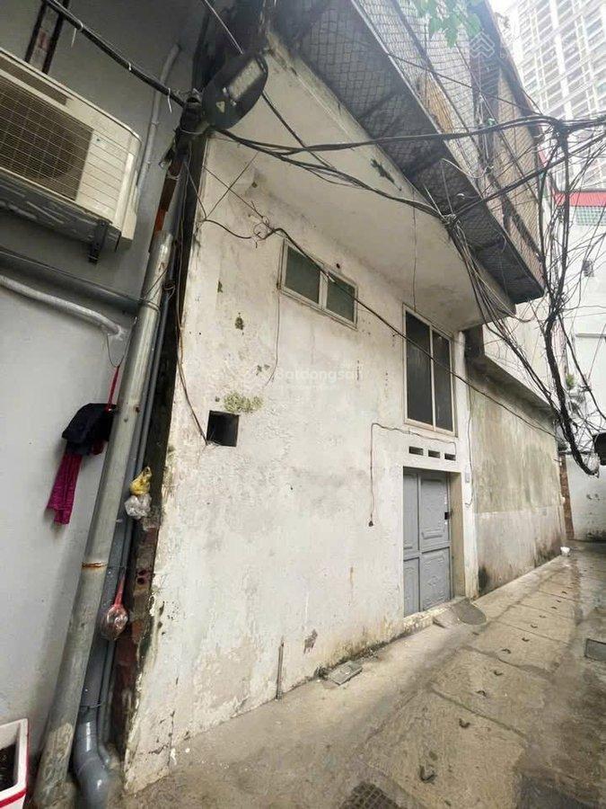 Nguyễn trãi  cự lộc  quan nhân bán đất tặng nhà 2 tầng cũ | ngõ thông | gần sân chơi