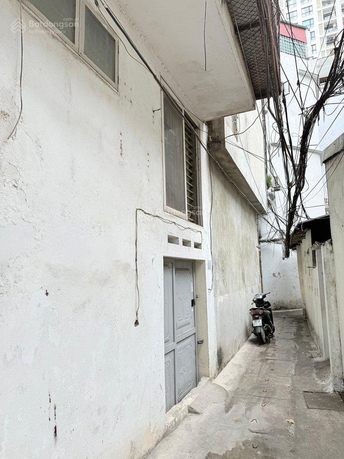 Nguyễn trãi  cự lộc  quan nhân bán đất tặng nhà 2 tầng cũ | ngõ thông | gần sân chơi