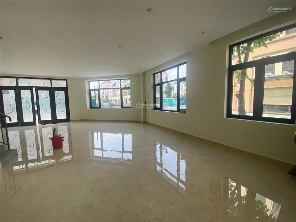 Cần cho thuê căn góc tại vinhomes ocean park 2 phù hợp làm văn phòng hoặc kinh doanh.