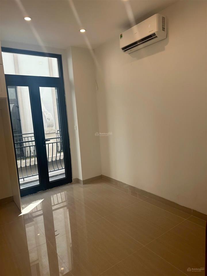 Cho thuê gấp căn shophouse t1 thông sàn. t2 bếp, khách. t34 4pn. đủ đh, nl