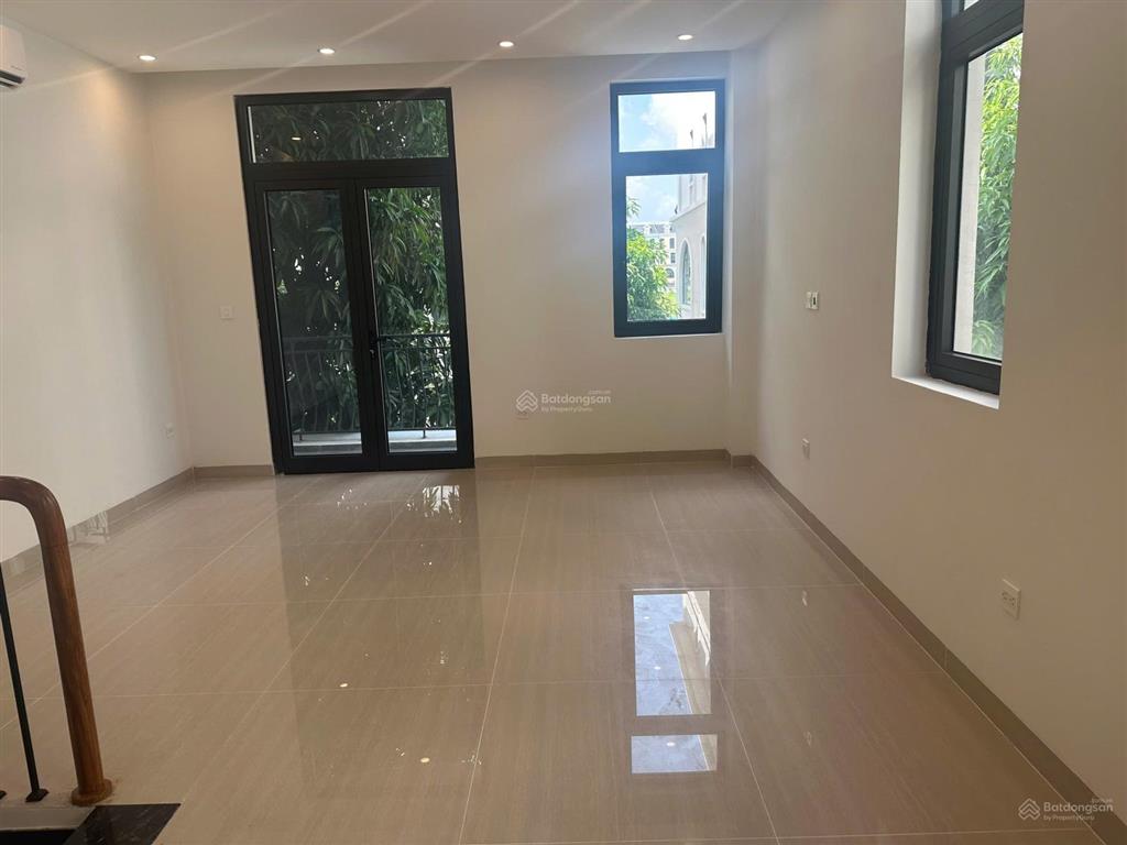 Cho thuê gấp căn shophouse t1 thông sàn. t2 bếp, khách. t34 4pn. đủ đh, nl