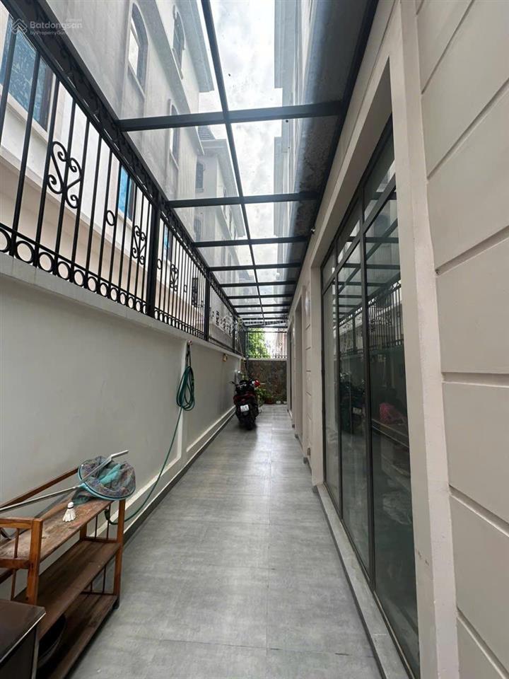 Cho thuê gấp căn shophouse t1 thông sàn. t2 bếp, khách. t34 4pn. đủ đh, nl
