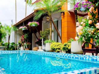Vài villa kề nhánh sông nhỏ cẩm châu cao ráo hội an