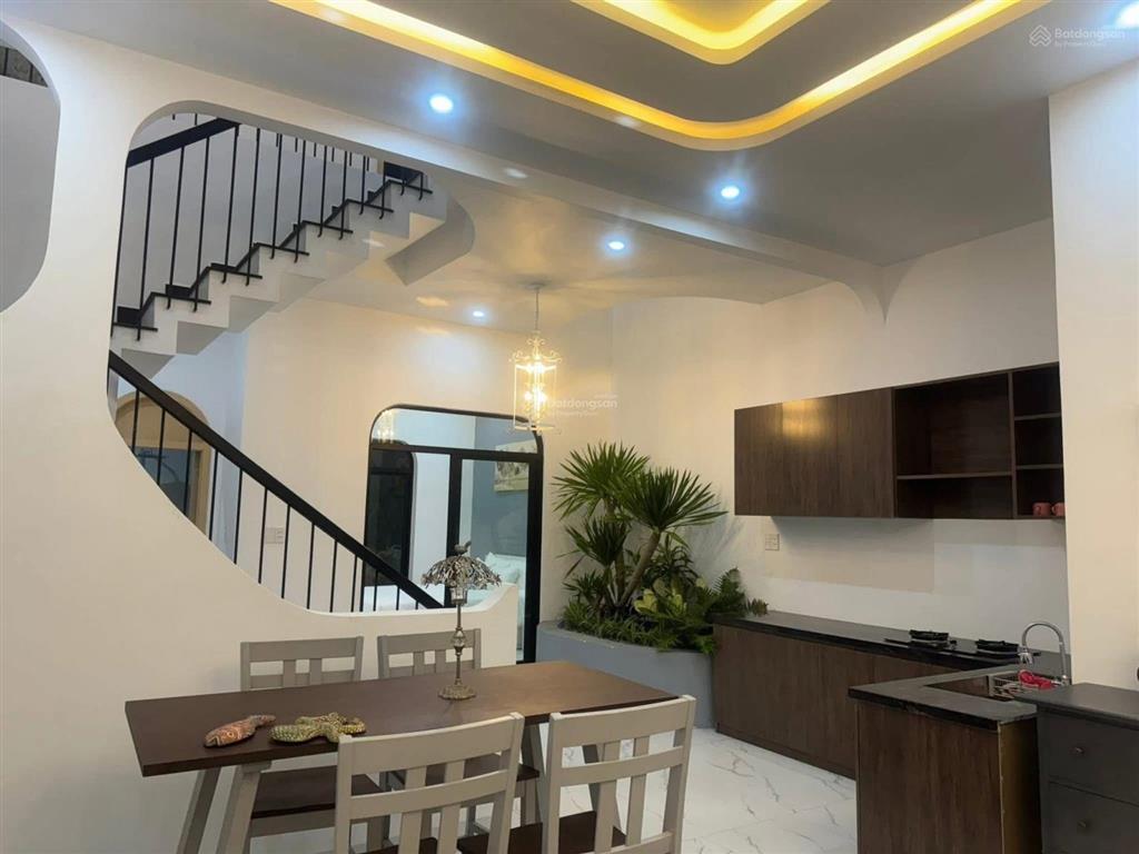 Nhà siêu đẹp gần cầu cẩm châu chợ bà lê kiệt oto tống văn sương