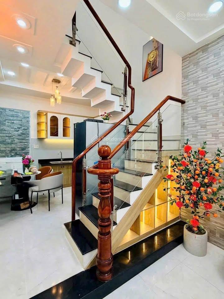 Giảm sâu 650tr  chỉ 4.8 tỷ  mã lò 55m²  hẻm 5m oto  3pn, đẹp ở ngay