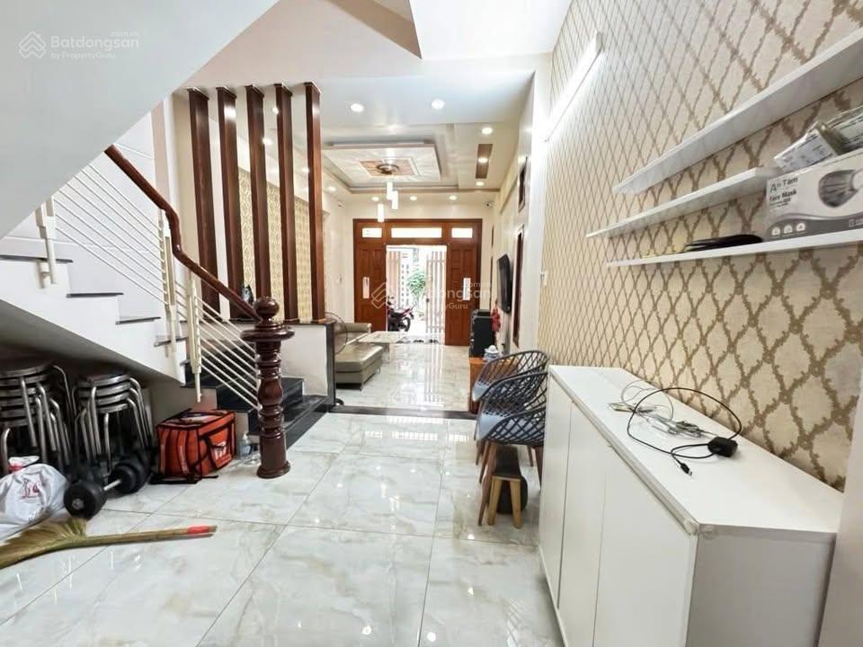 Chỉ 4,85 tỷ  3pn  hxh lexus đỗ cửa  đất mới  53m2 (4,2x13m), ngay ngã tư 4 xã