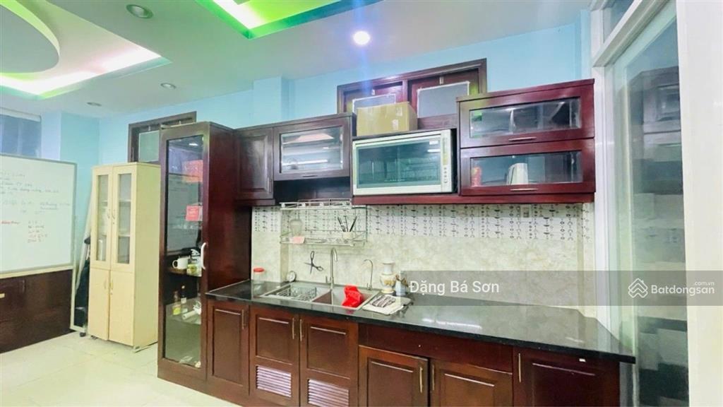Xe hơi vào nhà, 4 tầng, 4.2x19m, 1 trục ra tuyến metro, nhỉnh 9 tỷ