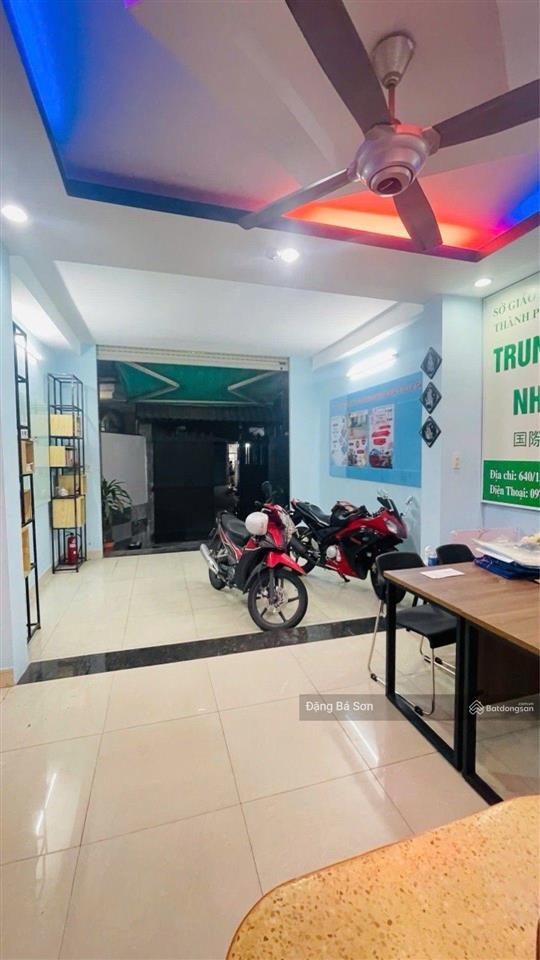 Xe hơi vào nhà, 4 tầng, 4.2x19m, 1 trục ra tuyến metro, nhỉnh 9 tỷ