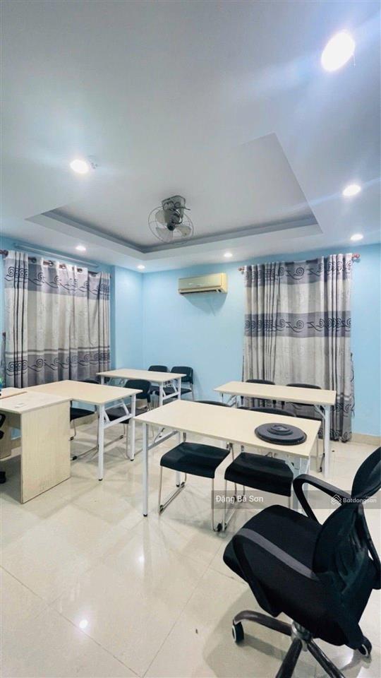 Xe hơi vào nhà, 4 tầng, 4.2x19m, 1 trục ra tuyến metro, nhỉnh 9 tỷ