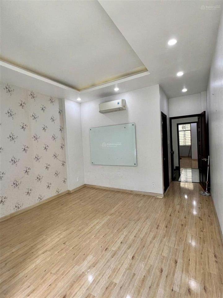 Cho thuê nhà 3 tầng 4pn. 5wc hẻm oto  đường 22 linh đông