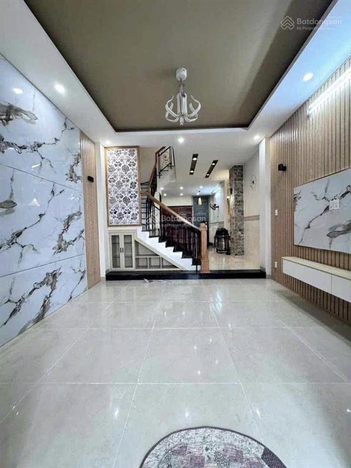 Cho thuê nhà đẹp 3 tầng 4pn. 5wc  đường 12 trường thọ. thủ đức