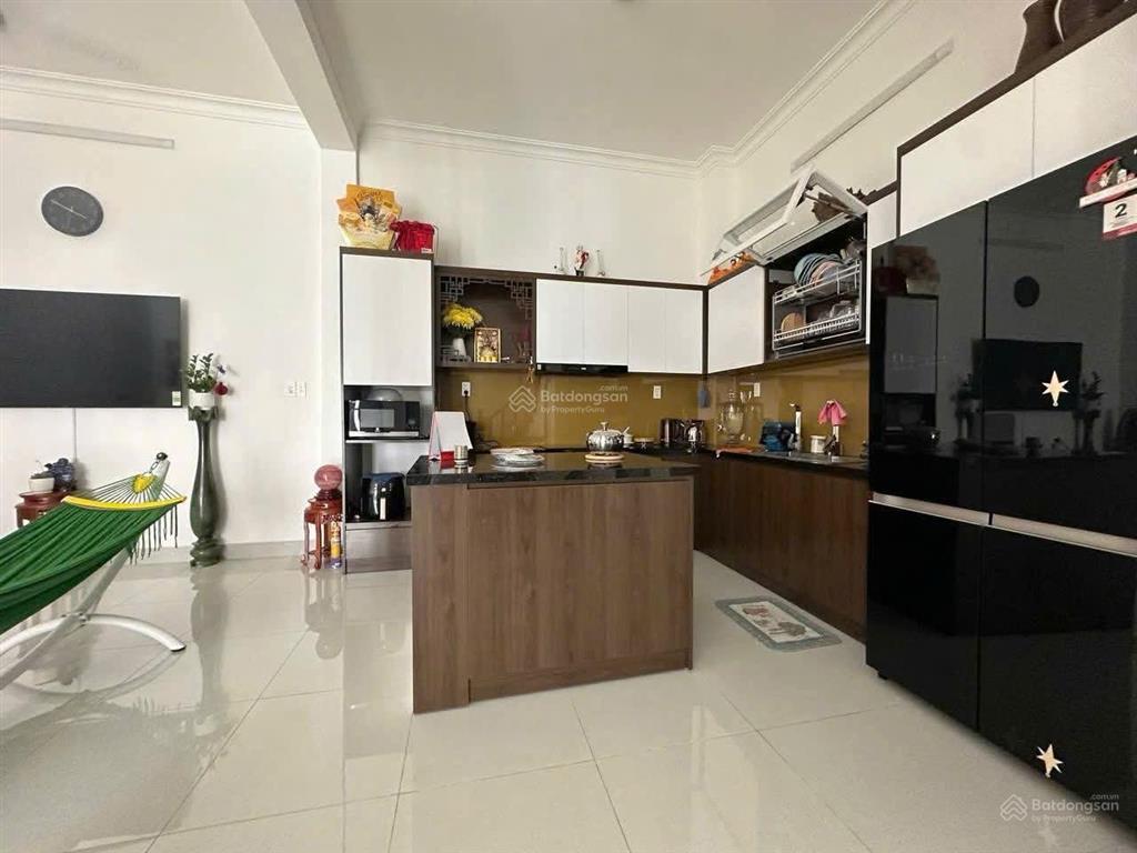 Cho thuê nhà 3 tầng 6pn. 5wc  gần trường hoa lư + ngã 4 thủ đức