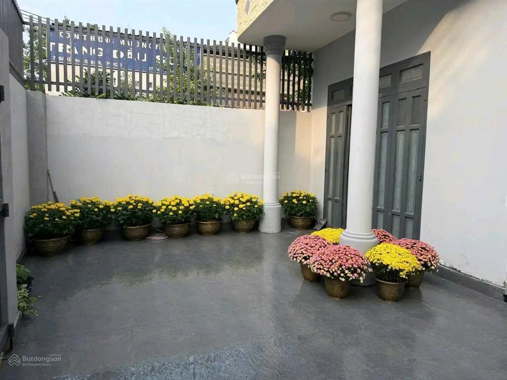 Cho thuê nhà 3 tầng 6pn. 5wc  gần trường hoa lư + ngã 4 thủ đức