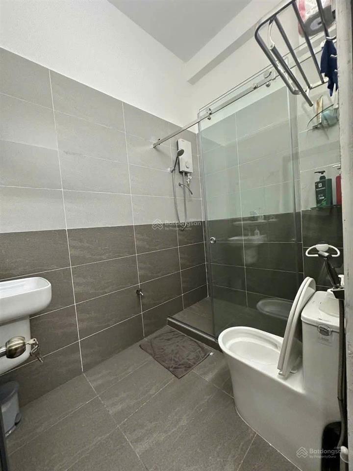 Cho thuê nhà 3 tầng 6pn. 5wc  gần trường hoa lư + ngã 4 thủ đức