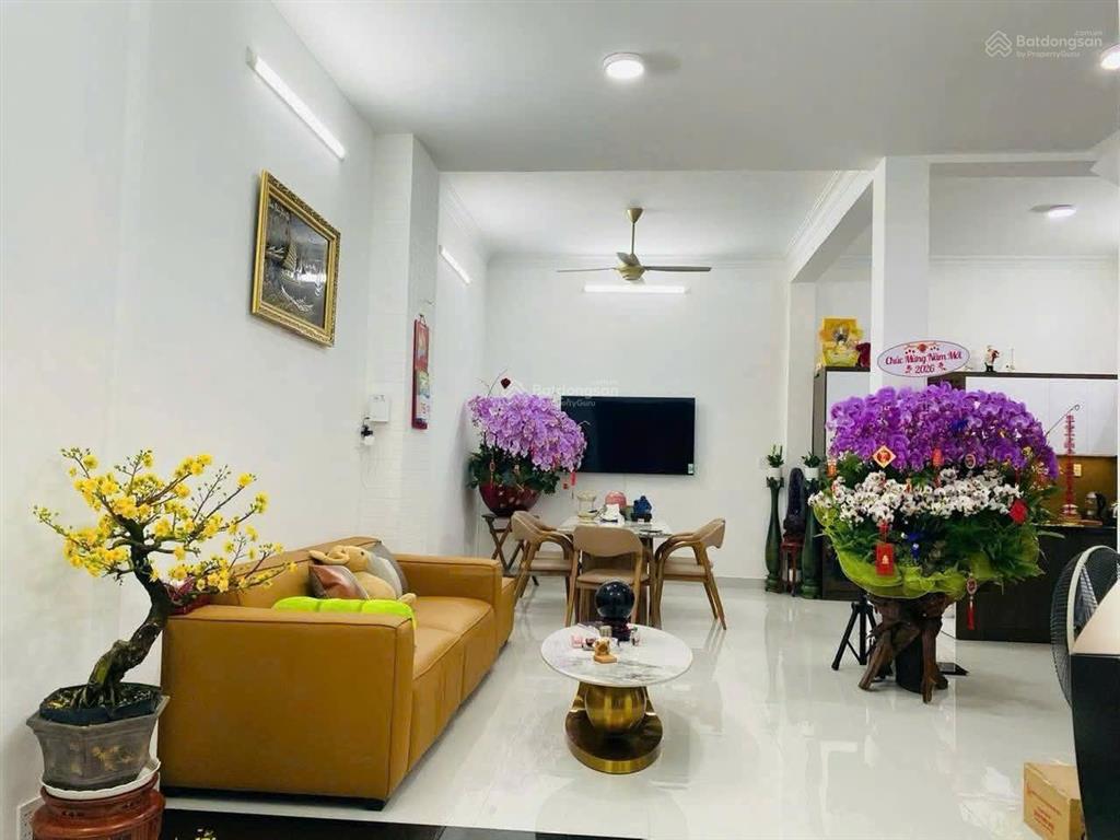 Cho thuê nhà 3 tầng 6pn. 5wc  gần trường hoa lư + ngã 4 thủ đức