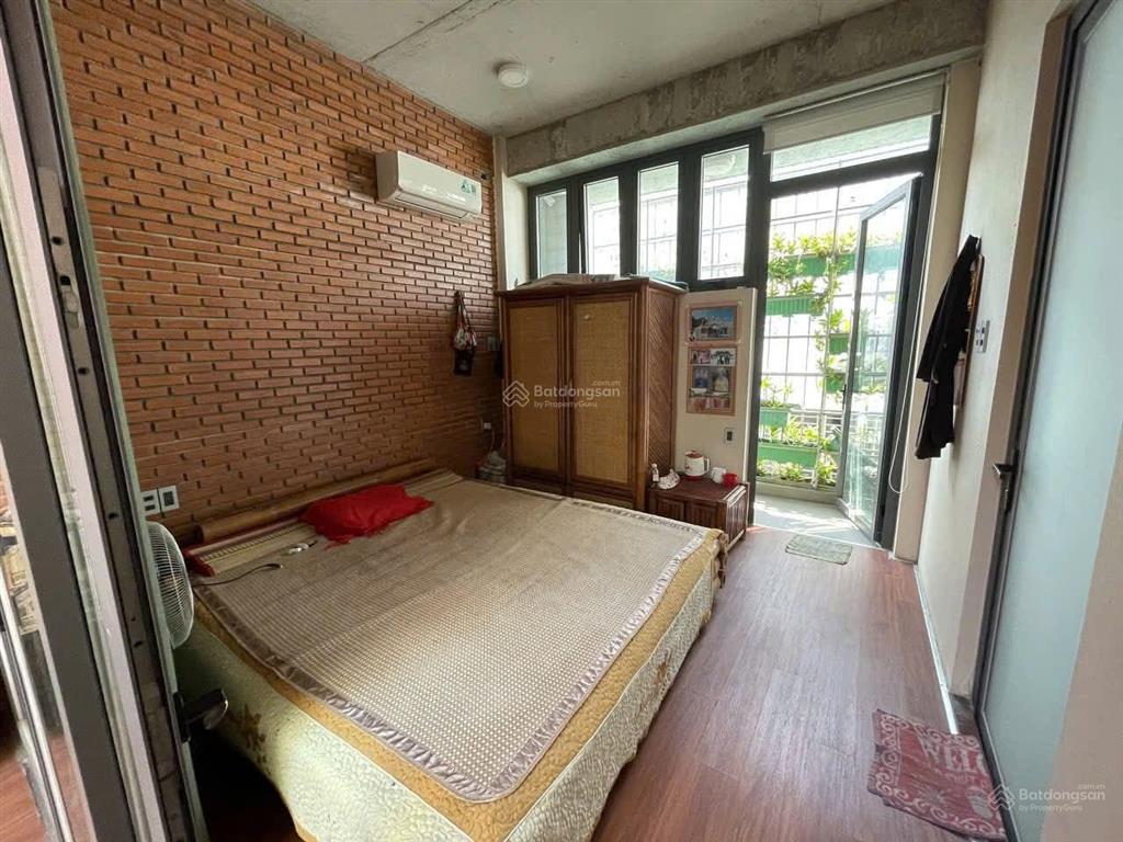 Cho thuê nhà 4 tầng 5pn. 5wc  có thang máy  đường d2 quận 9