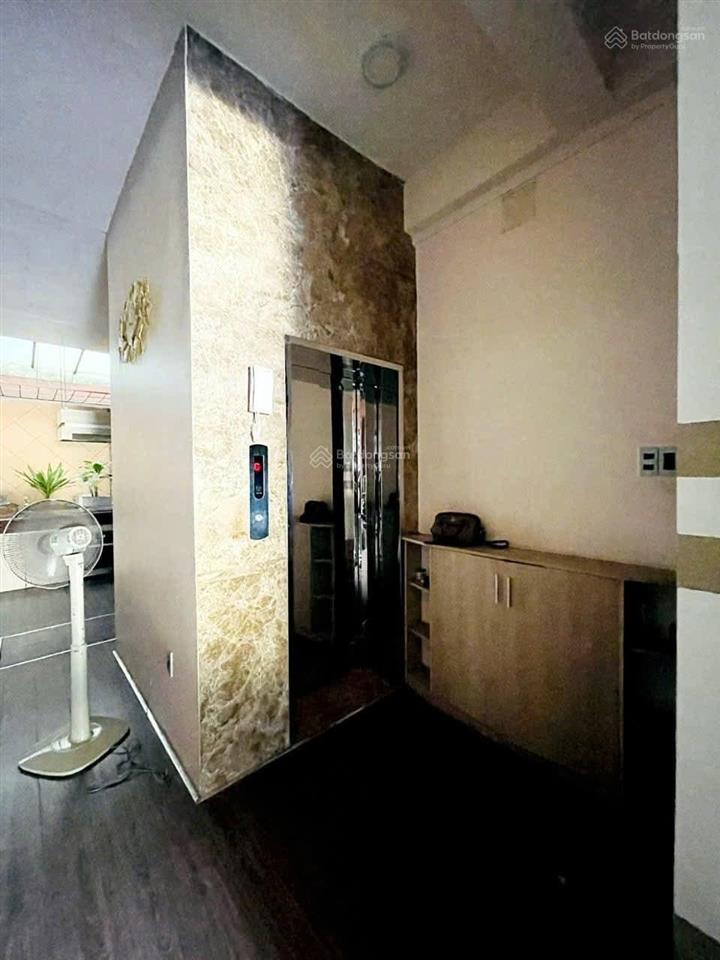 Cho thuê nhà 4 tầng 5pn. 5wc  có thang máy  đường d2 quận 9