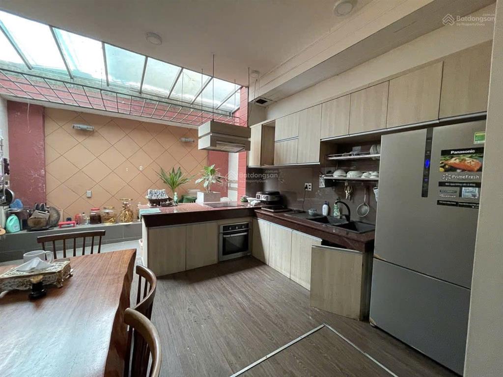 Cho thuê nhà 4 tầng 5pn. 5wc  có thang máy  đường d2 quận 9
