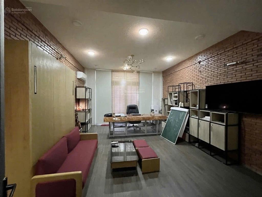 Cho thuê nhà 4 tầng 5pn. 5wc  có thang máy  đường d2 quận 9