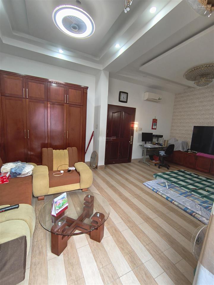 Cho thuê biệt thự  đường 5 linh chiểu (gần vincom thủ đức)