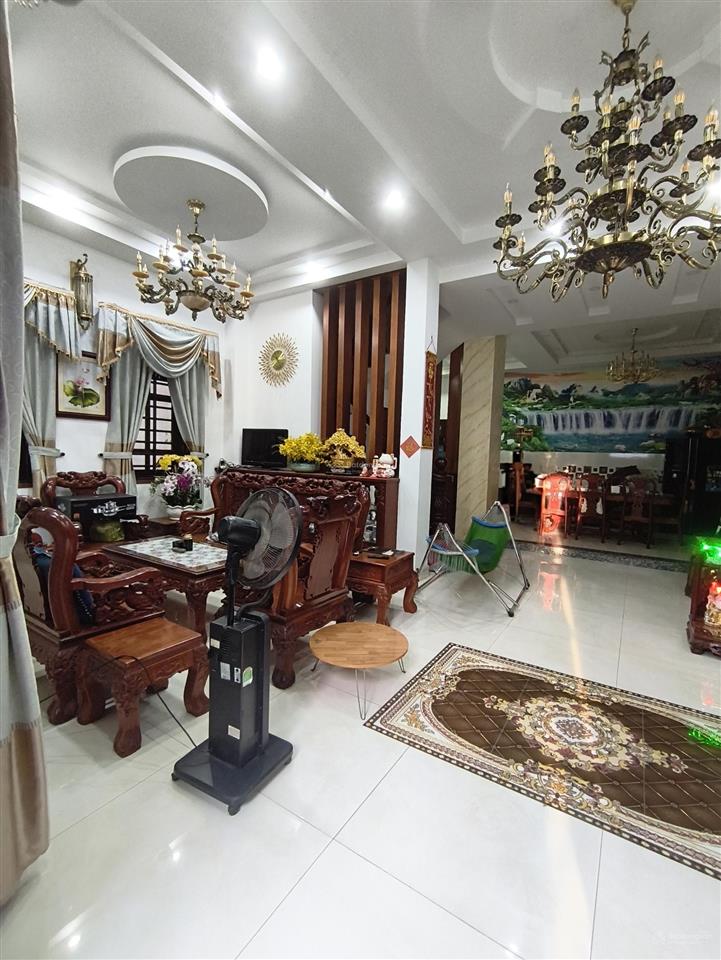 Cho thuê biệt thự  đường 5 linh chiểu (gần vincom thủ đức)