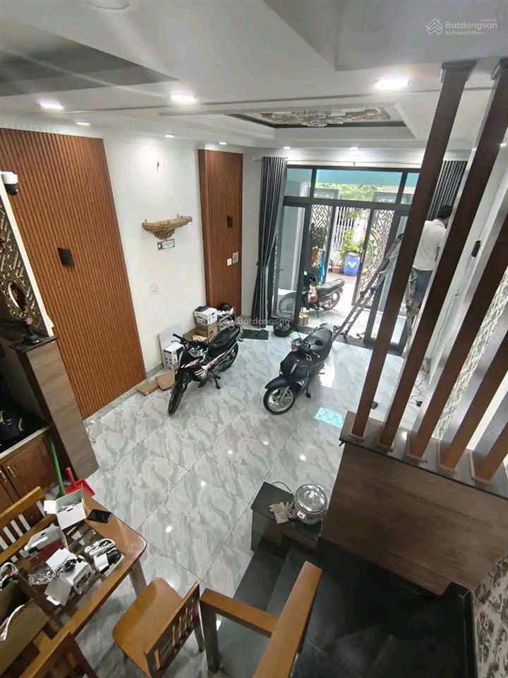 Cho thuê nhà 4pn. 3wc  đường lã xuân oai, quận 9
