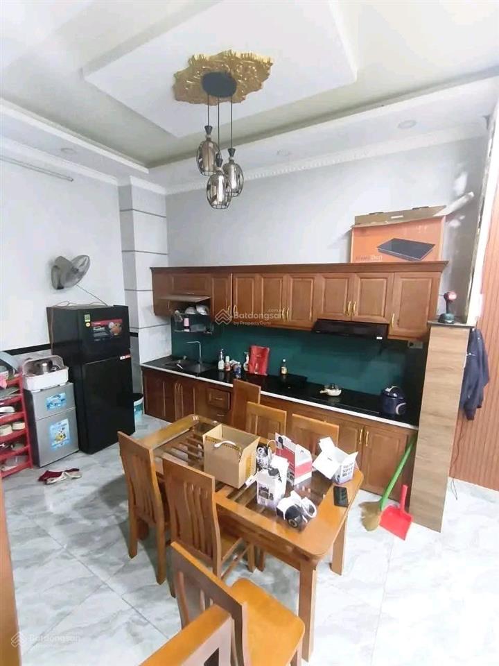 Cho thuê nhà 4pn. 3wc  đường lã xuân oai, quận 9