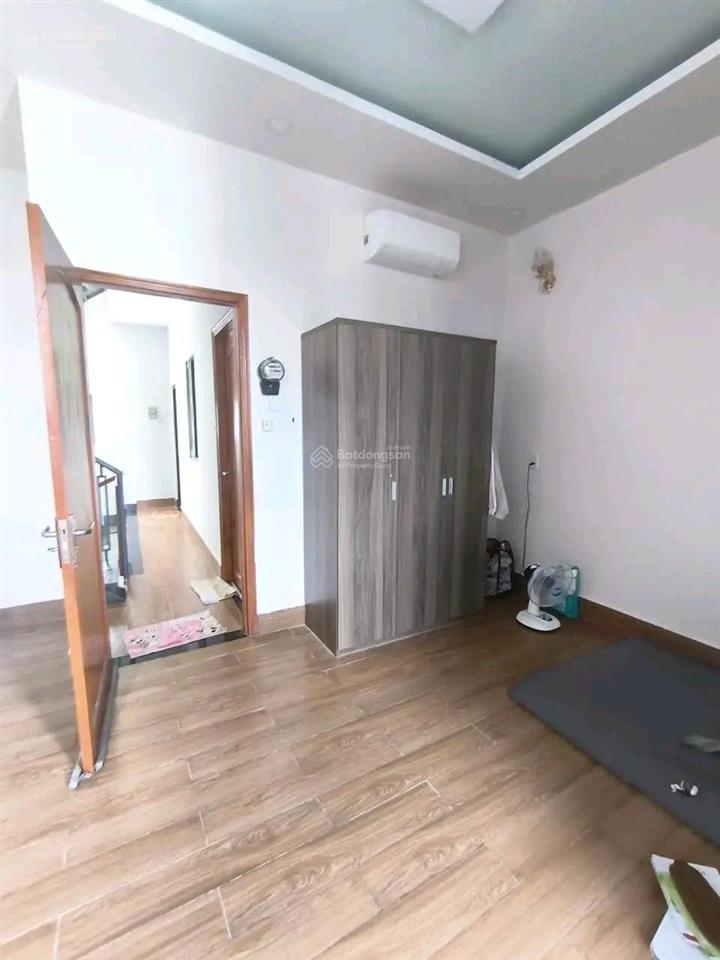 Cho thuê nhà 4pn. 3wc  đường lã xuân oai, quận 9
