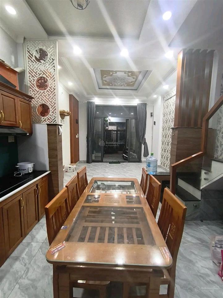 Cho thuê nhà 4pn. 3wc  đường lã xuân oai, quận 9