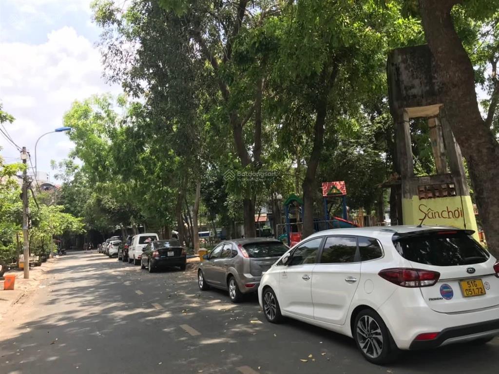Cho thuê nhà 3 tầng 4pn  kdc himlam linh chiểu  thủ đức