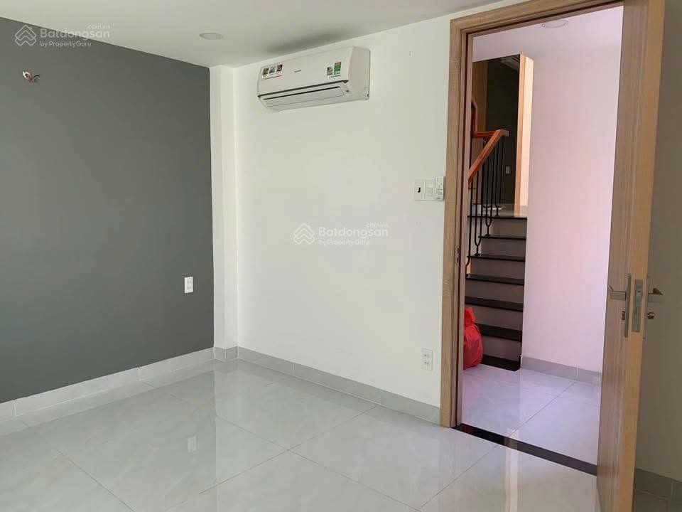 Nhà 3 lầu 4pn  đường 2 tăng nhơn phú b  quận 9