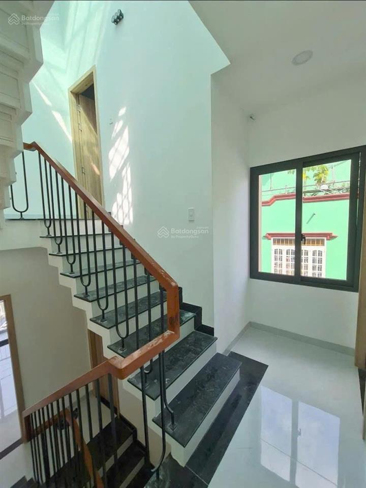 Nhà 3 lầu 4pn  đường 2 tăng nhơn phú b  quận 9