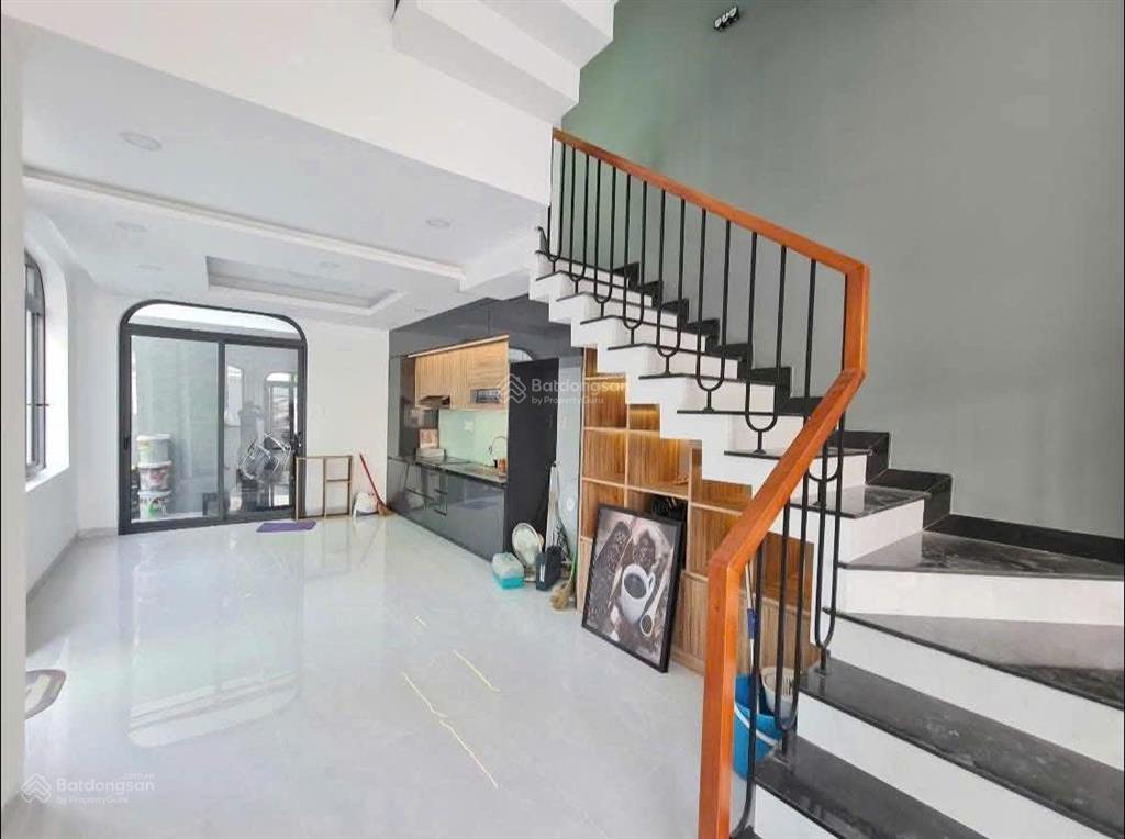 Nhà 3 lầu 4pn  đường 2 tăng nhơn phú b  quận 9