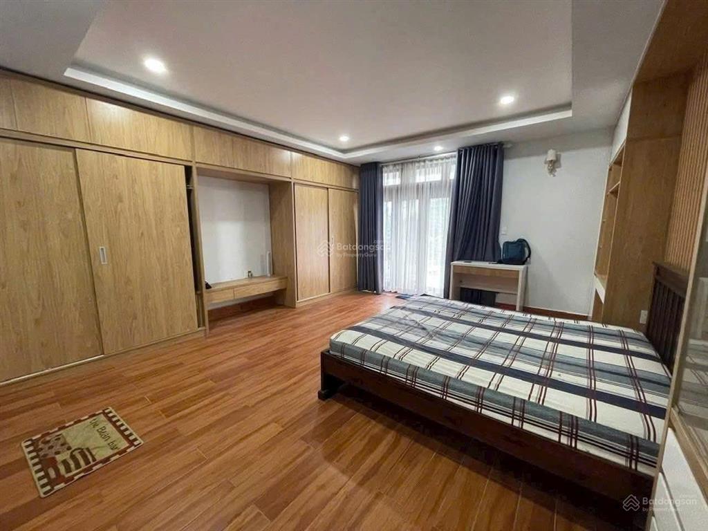 Nhà 4pn, 4wc, sân oto  đường 182 tăng nhơn phú a  quận 9
