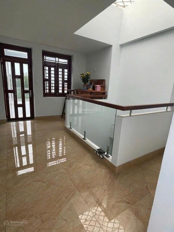 Nhà 4pn, 4wc, sân oto  đường 182 tăng nhơn phú a  quận 9