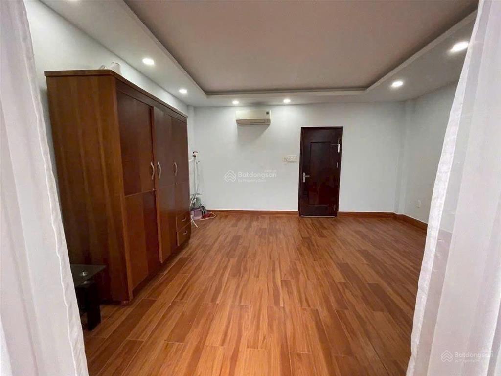 Nhà 4pn, 4wc, sân oto  đường 182 tăng nhơn phú a  quận 9